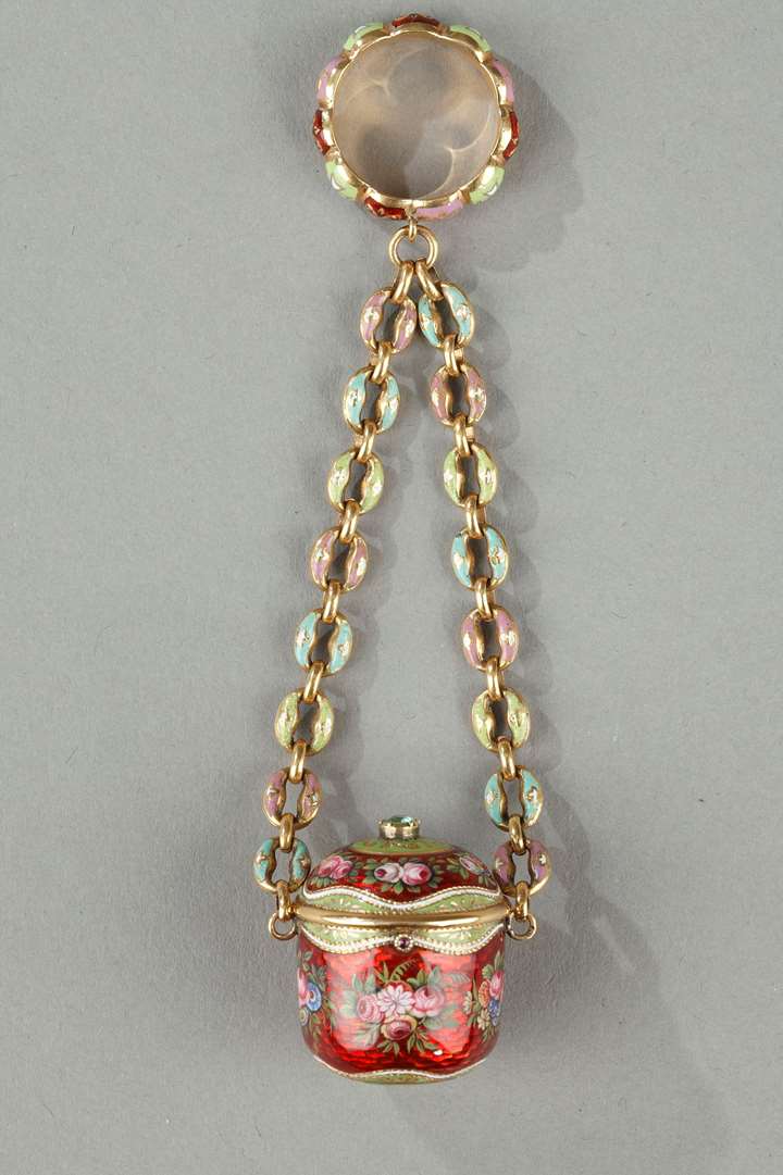 Gold and enamel vinaigrette, chain and ring
